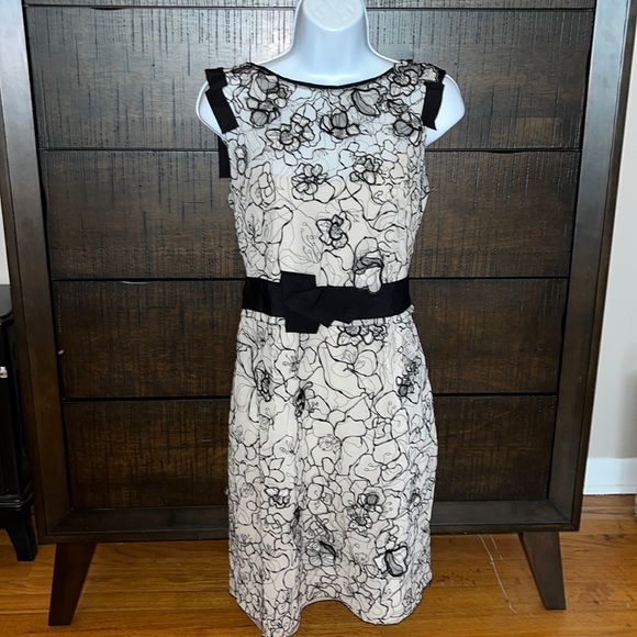 NWT ELIE TAHARI 100% SILK LACE BLACK SILVER SHIFT DRESS 6 - Picture 2 of 5